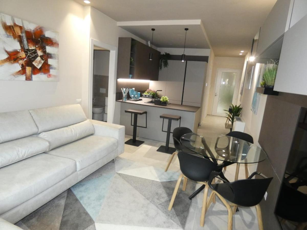 Town-Beach Home Чивитанова-Марке Экстерьер фото
