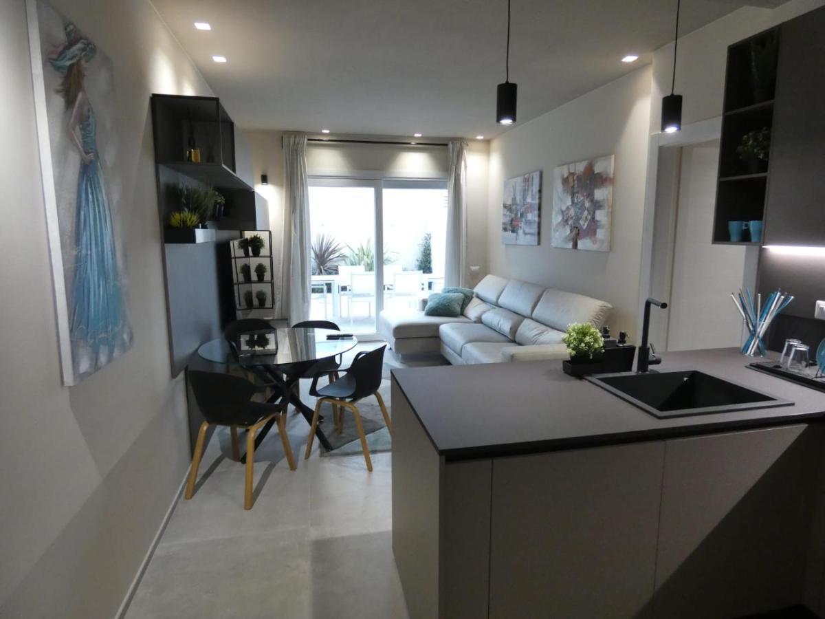 Town-Beach Home Чивитанова-Марке Экстерьер фото